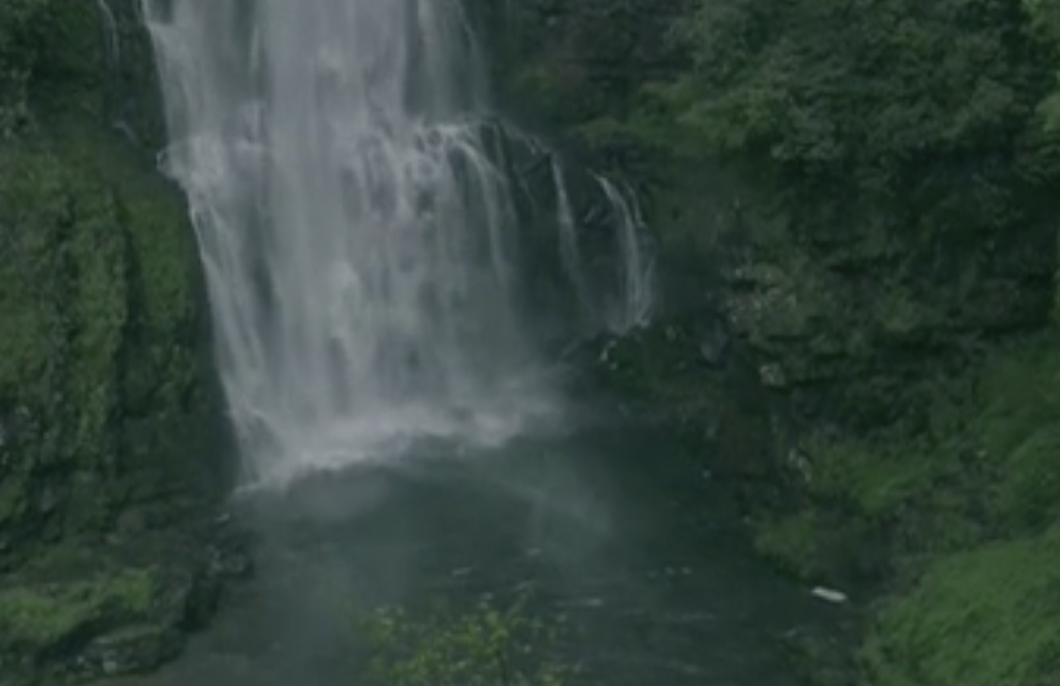 银瀑飞流井冈山