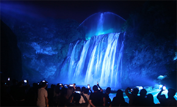 夜游黄果树 赏大瀑布别样美景